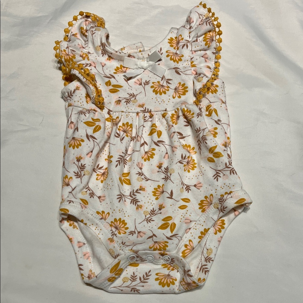 “Bundle 10/$13” daisy fuentes 0-3M Floral Baby Romper with Ruffle Sleeves